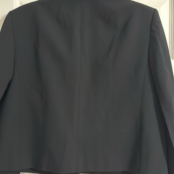 Cropped Tuxedo Blazer - Picture 10 of 11